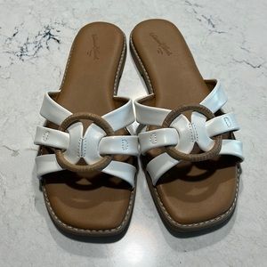 Universal Thread sandals size 8